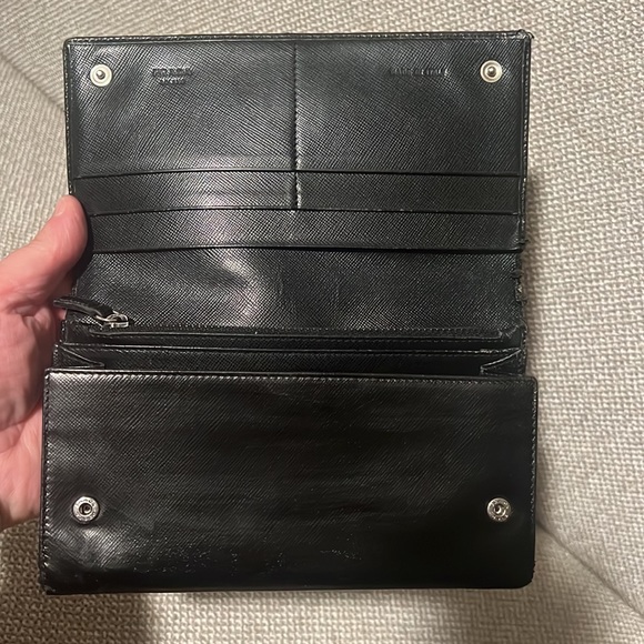 **UNDER CONSTRUCTION** GUC Prada Black Saffiano Leather Double Snap Wallet - Picture 6 of 16